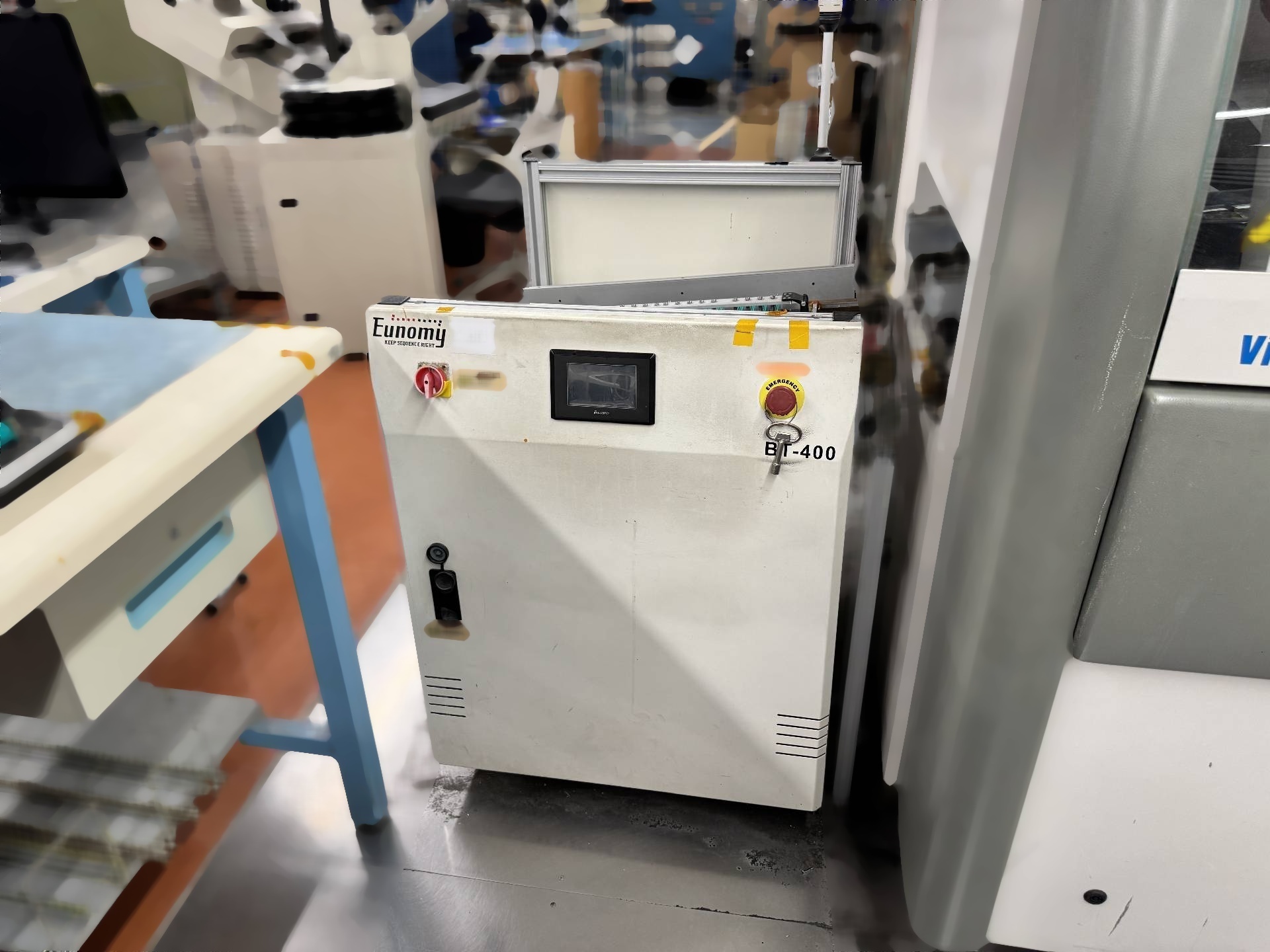 Photo Used VITRONICS SOLTEC Delta 3 For Sale