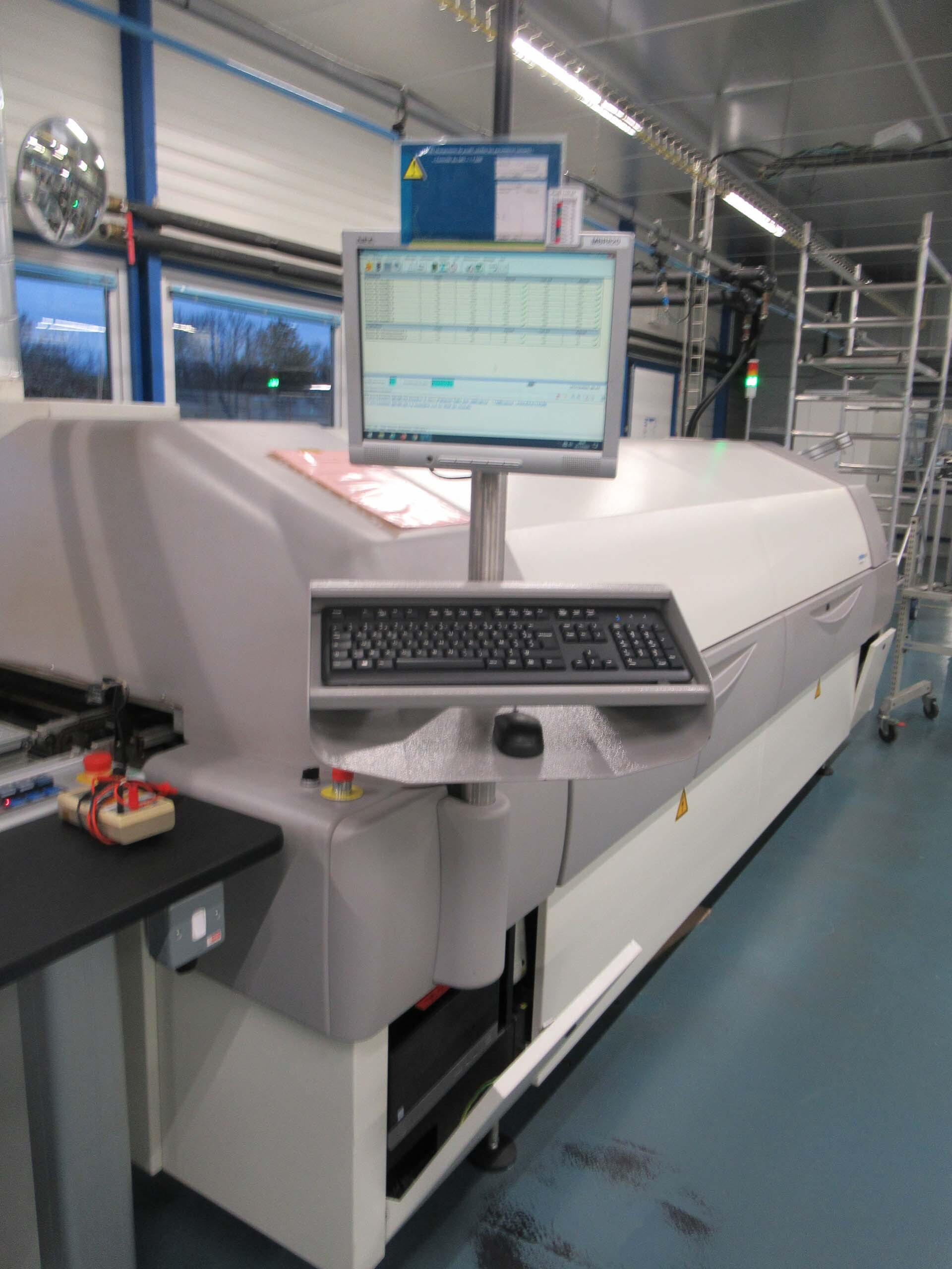 Photo Used VITRONICS SOLTEC 7038 For Sale