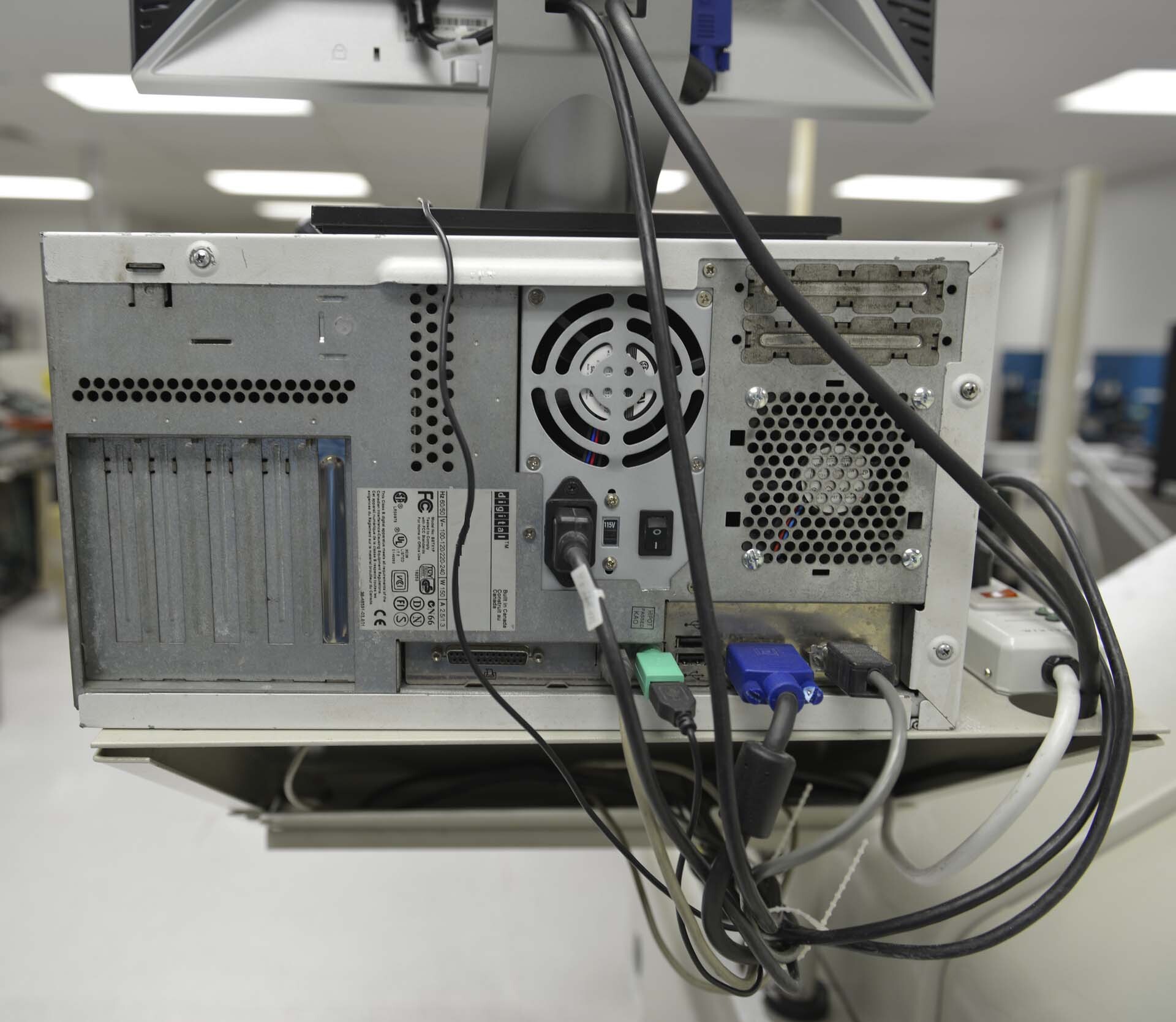 Photo Used VITRONICS SOLTEC XPM 730 For Sale