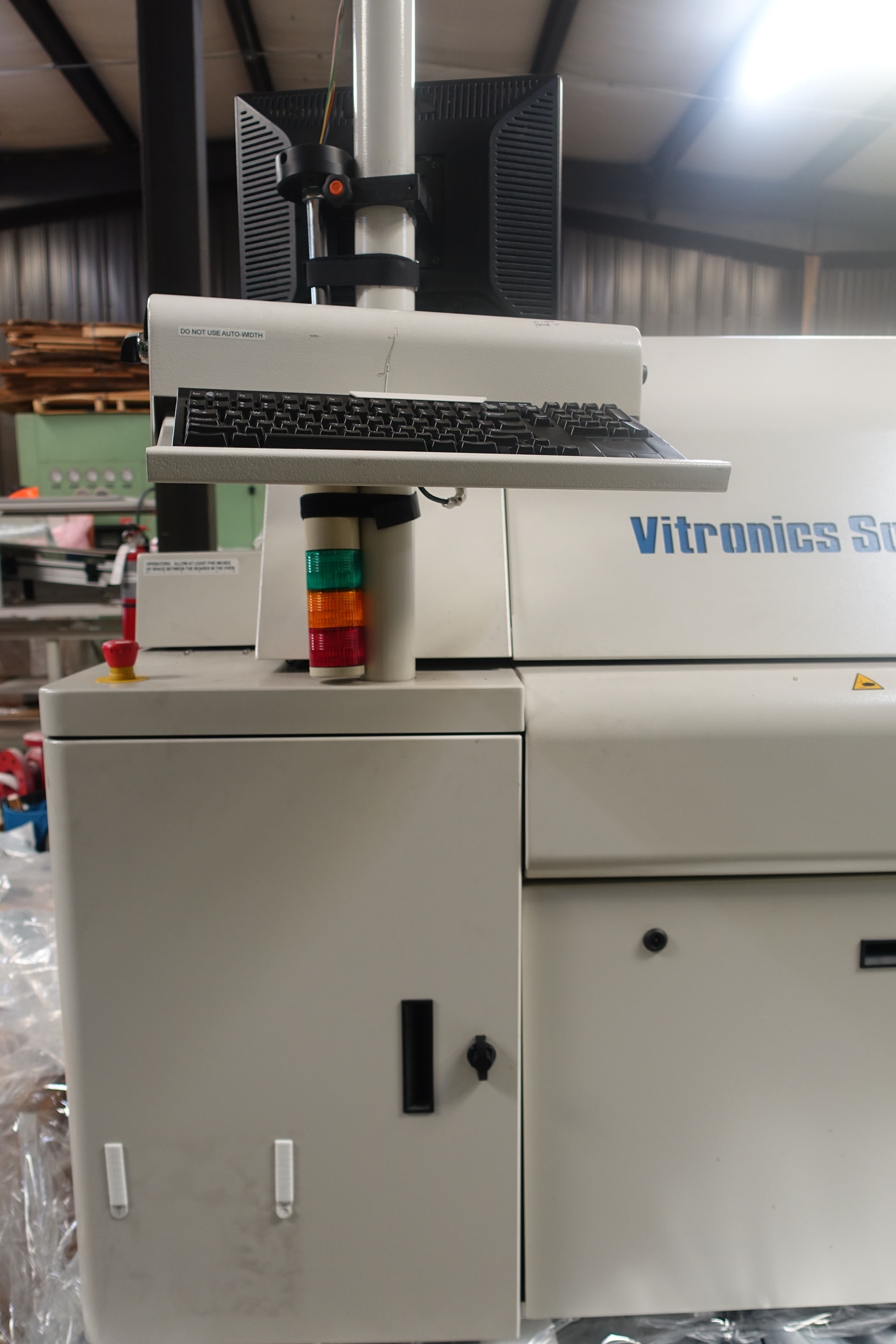 Photo Used VITRONICS SOLTEC XPM2 820 For Sale