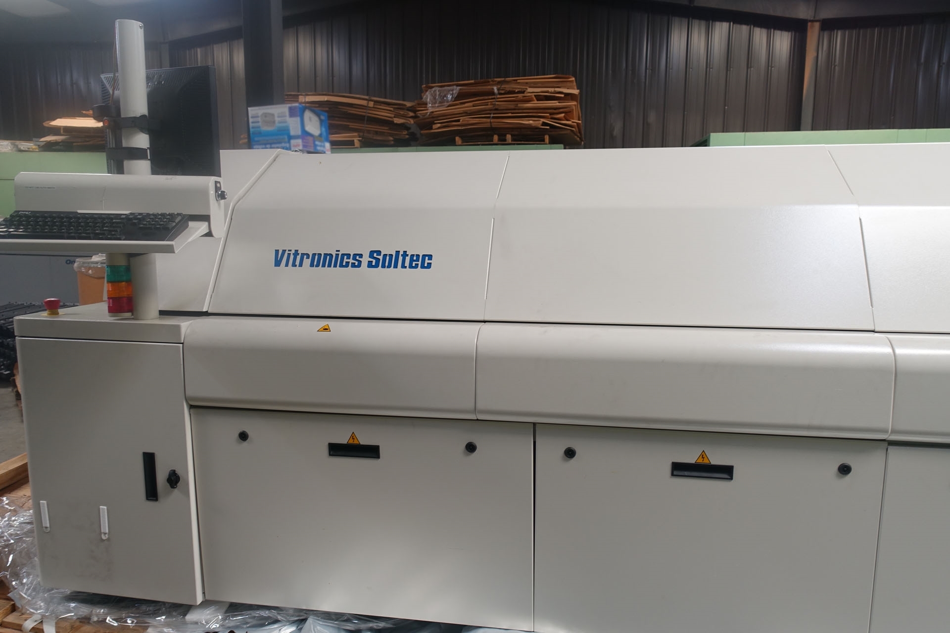 Photo Used VITRONICS SOLTEC XPM2 820 For Sale