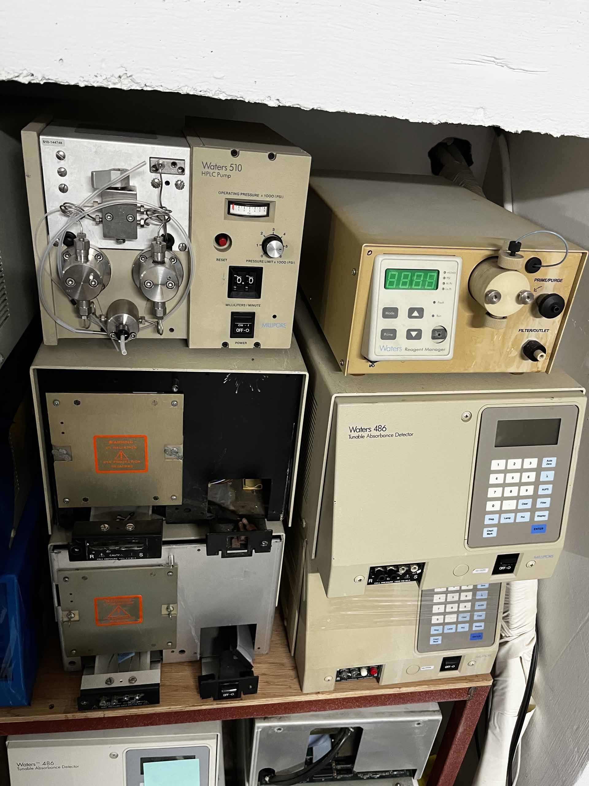 Photo Used WATERS / MILLIPORE Lot of (3) HPLC Pump For Sale