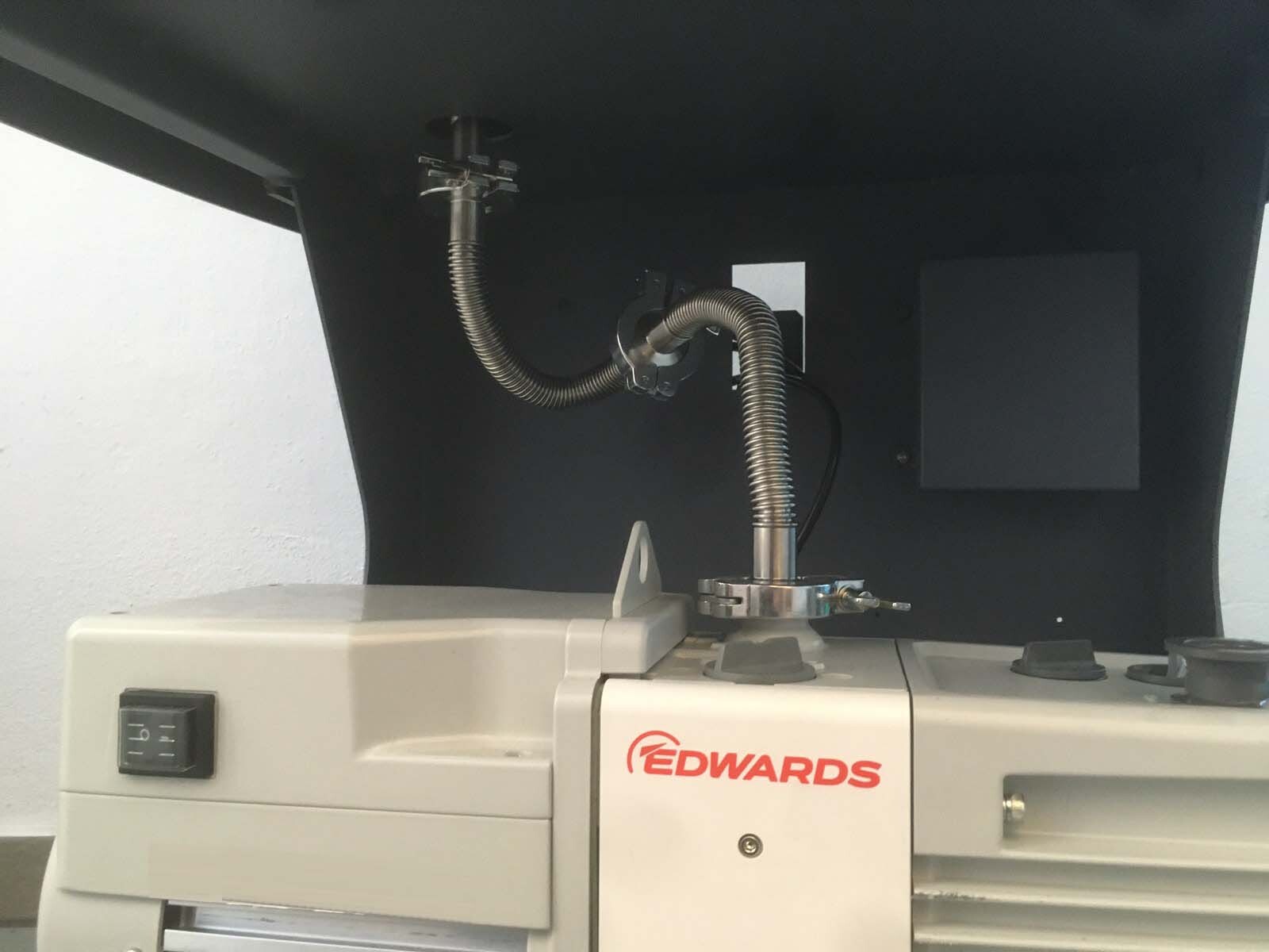 Photo Used WAYEAL Helium leak meter For Sale