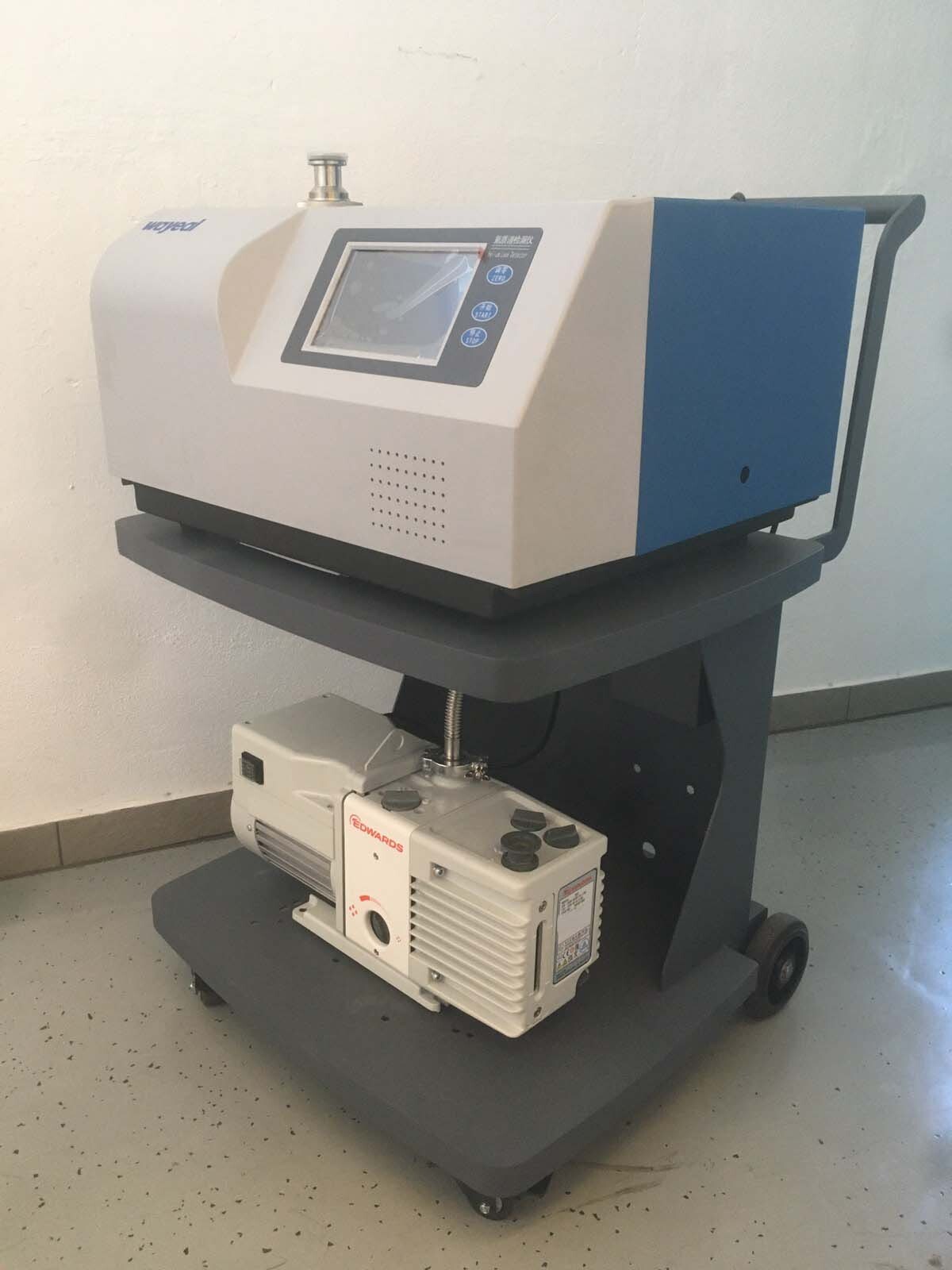 Photo Used WAYEAL Helium leak meter For Sale