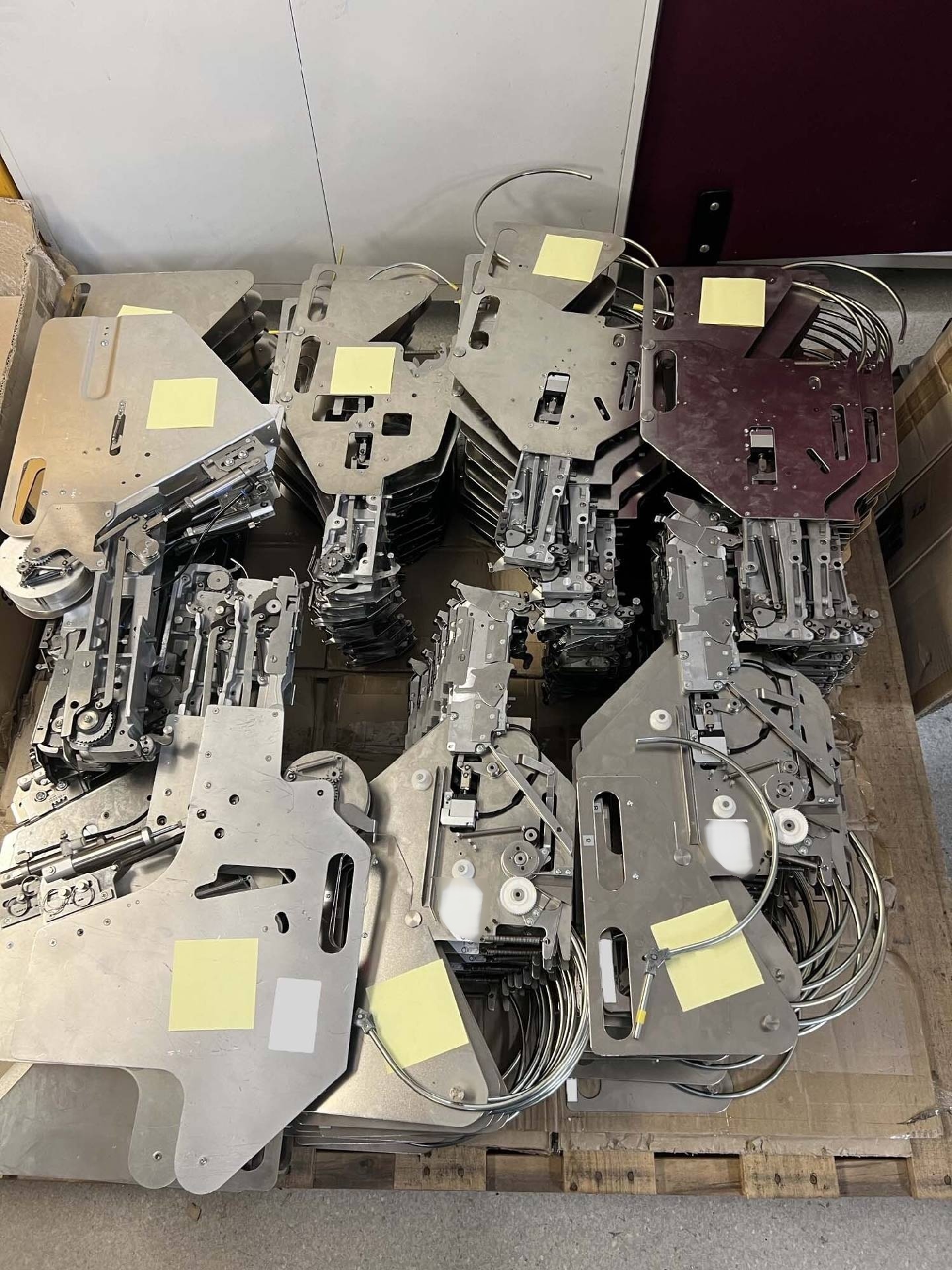 Photo Used YAMAHA Lot of feeders For Sale