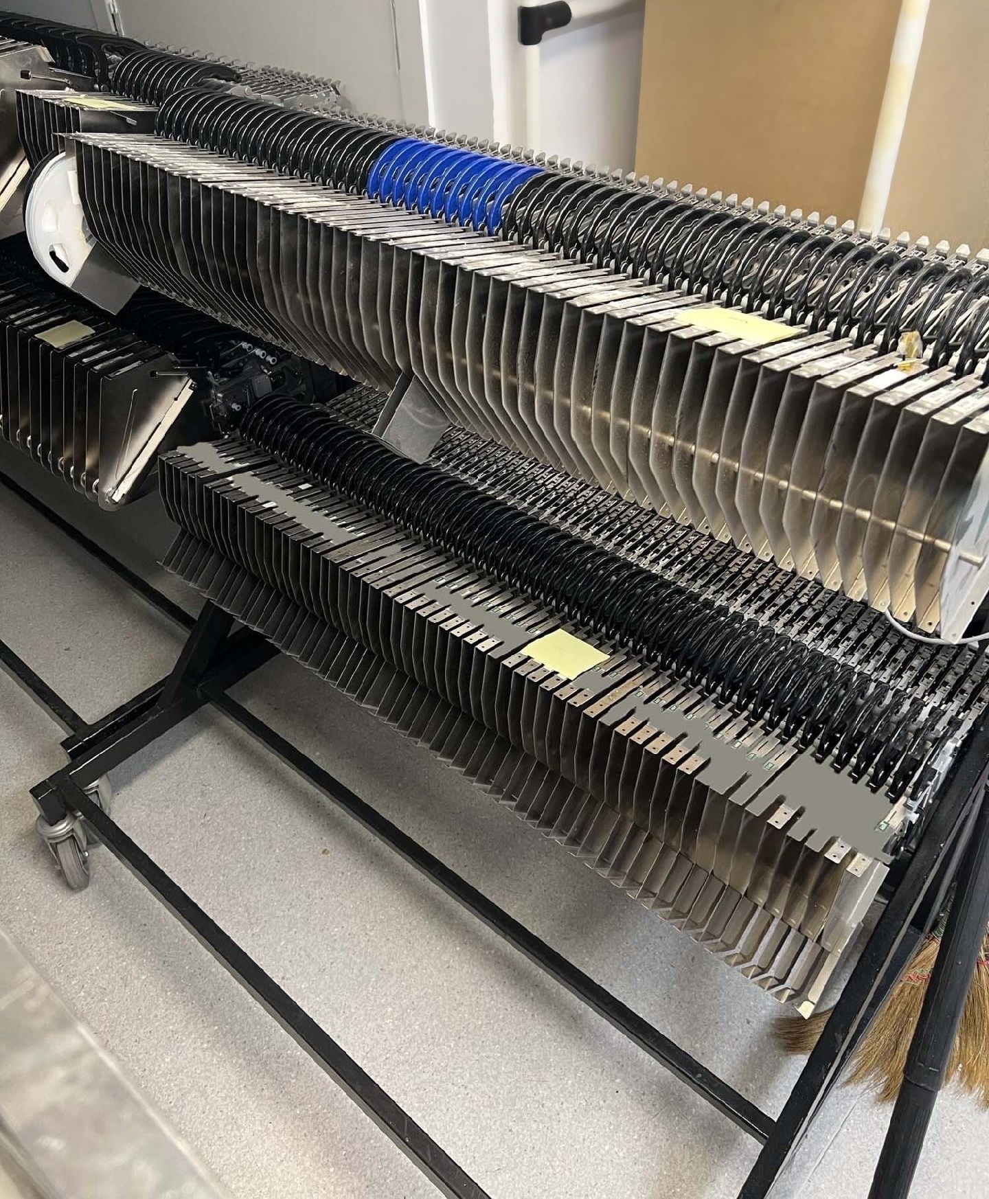 Photo Used YAMAHA Lot of feeders For Sale