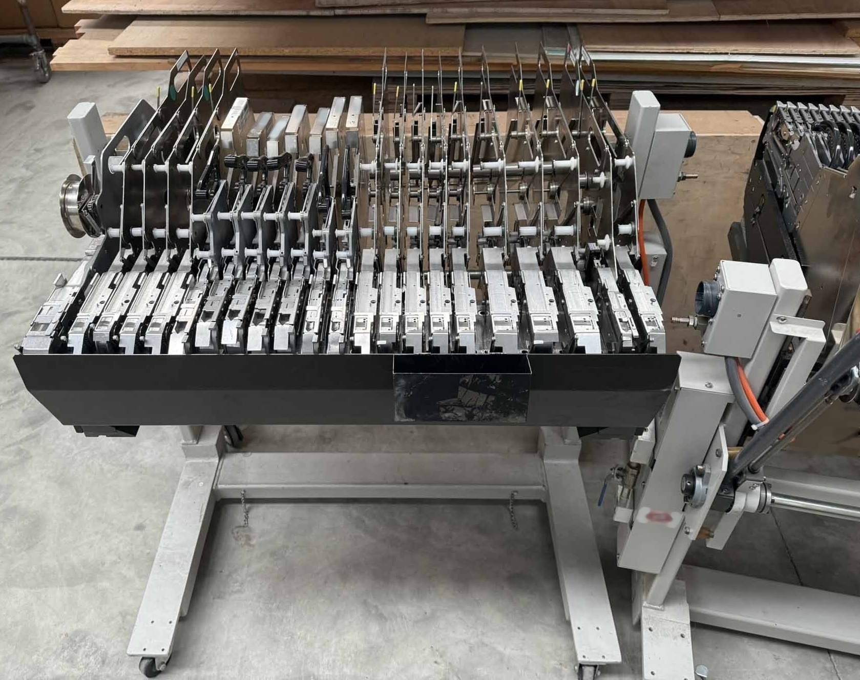 사진 사용됨 YAMAHA Lot of feeders 판매용