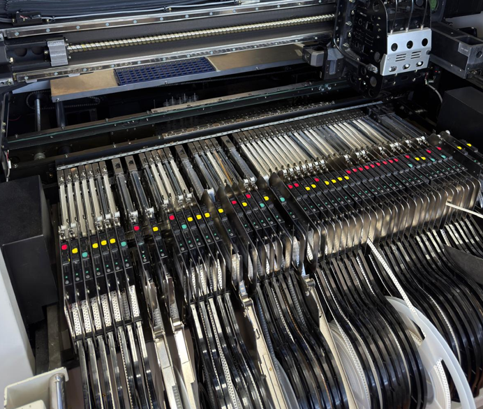Photo Used YAMAHA Lot of feeders For Sale