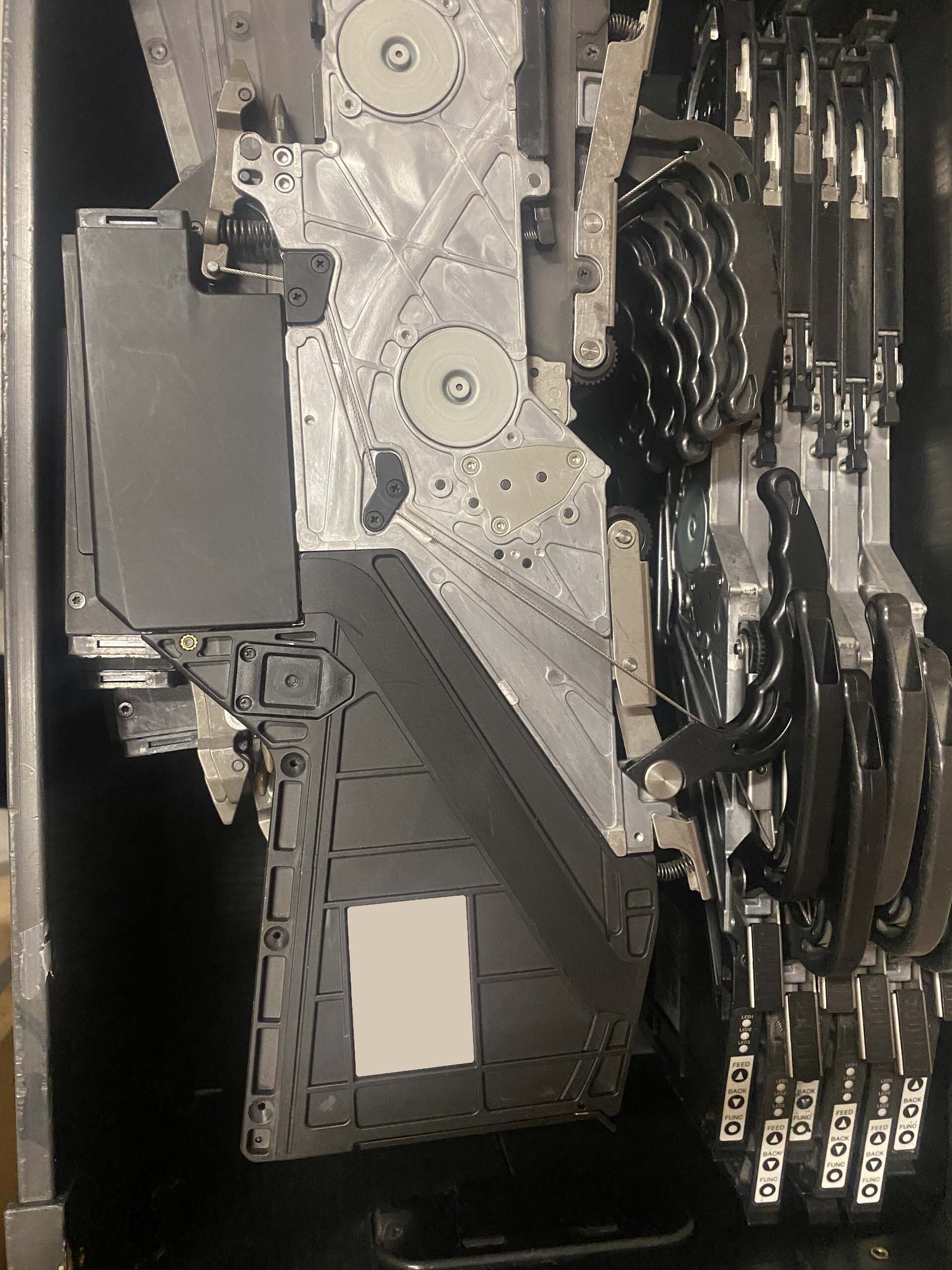 圖為 已使用的 YAMAHA Lot of feeders 待售
