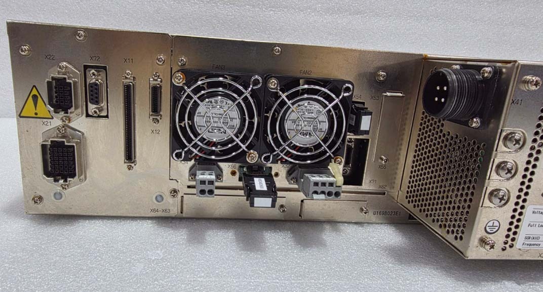 사진 사용됨 YASKAWA ERCR-NS01-B004-E1 판매용