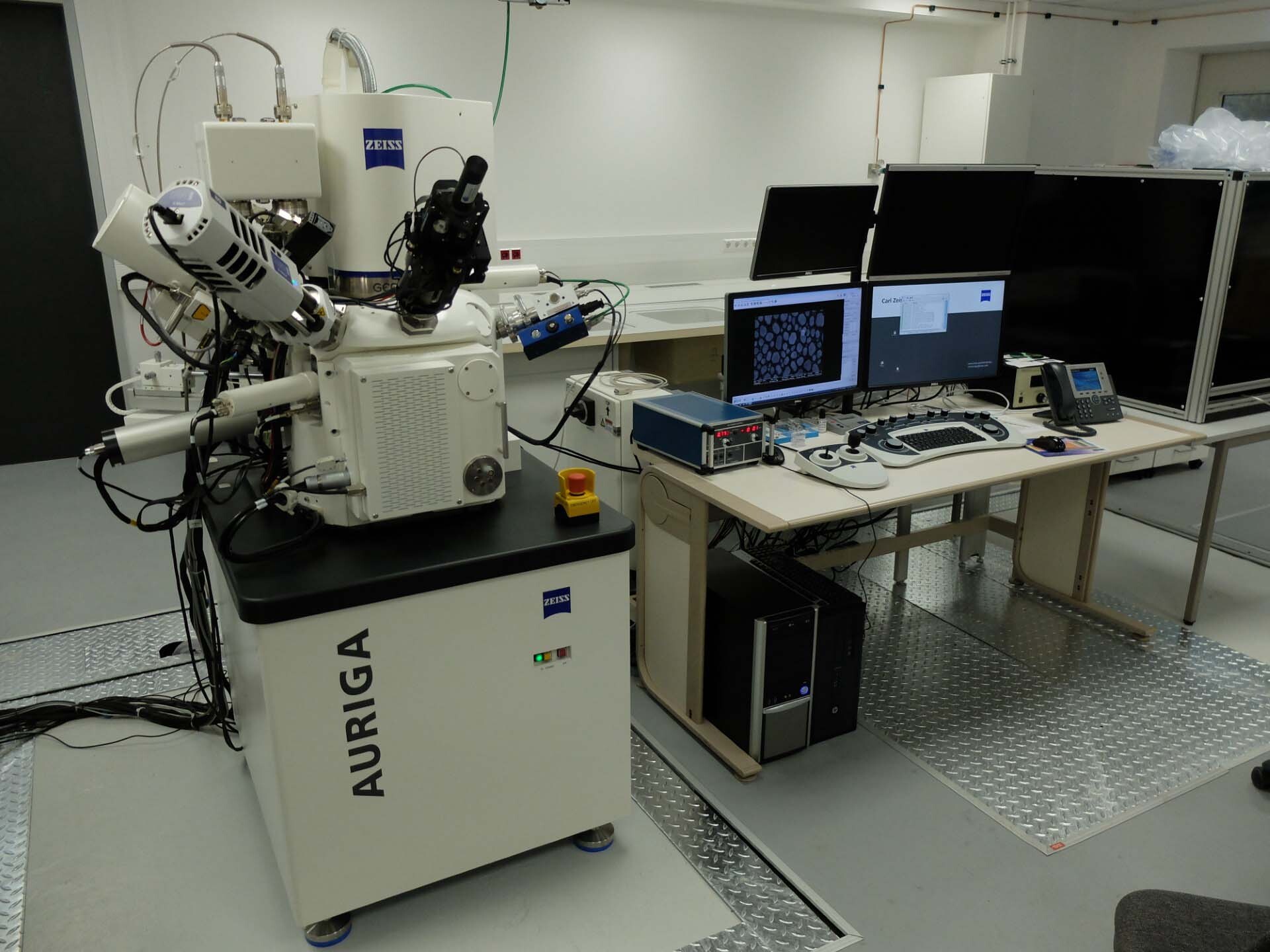 Photo Used ZEISS Auriga 40 For Sale
