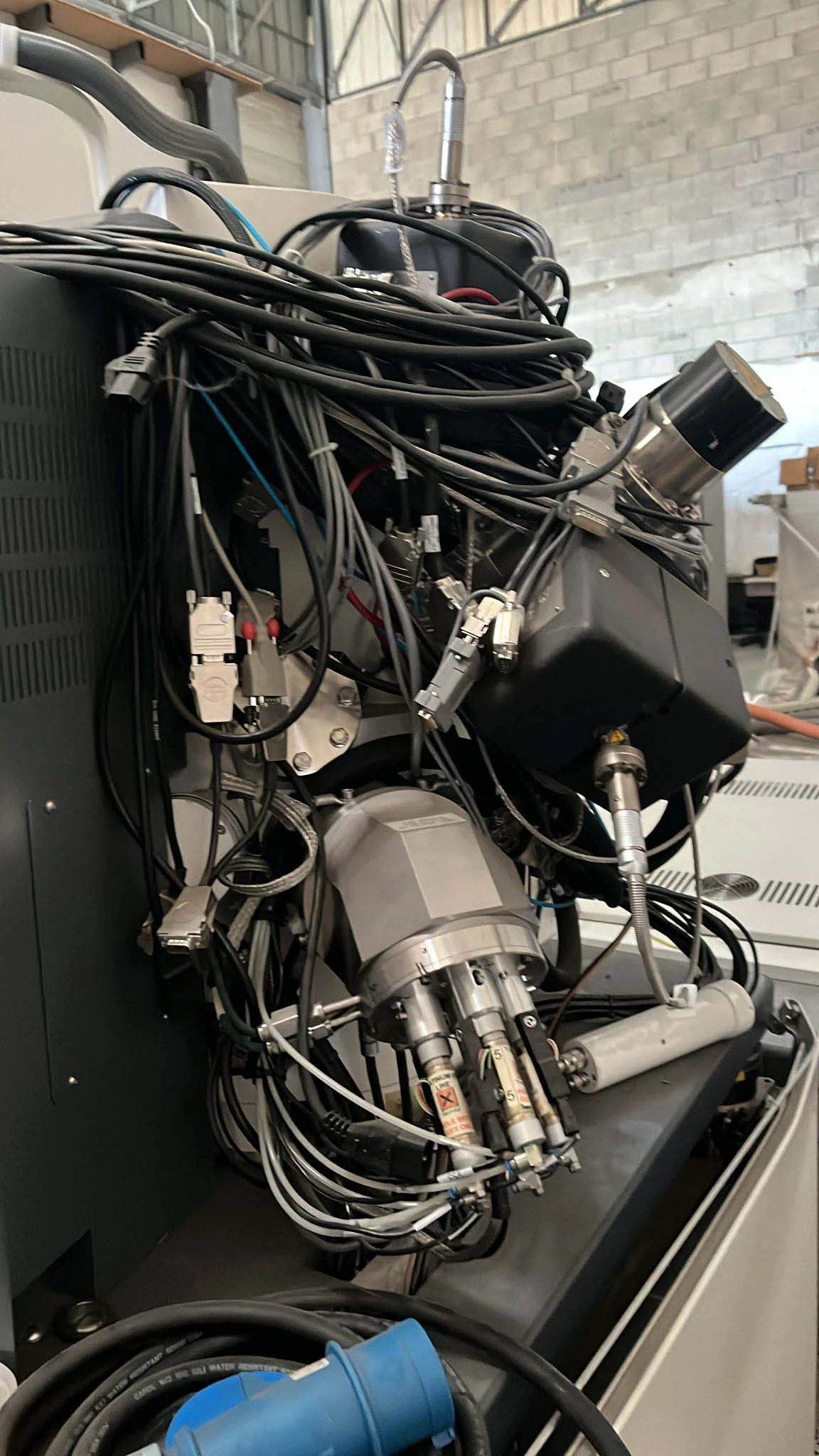 ZEISS Crossbeam 1540 EsB SEM 用於銷售價格#9314992 > 從CAE 購買