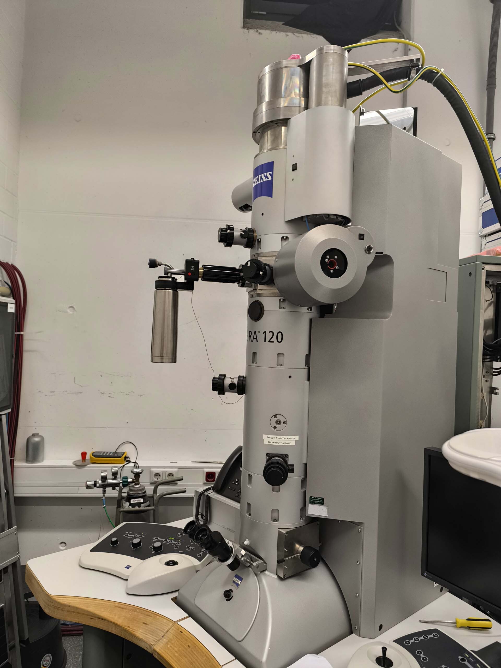 Photo Used ZEISS Libra 120 For Sale
