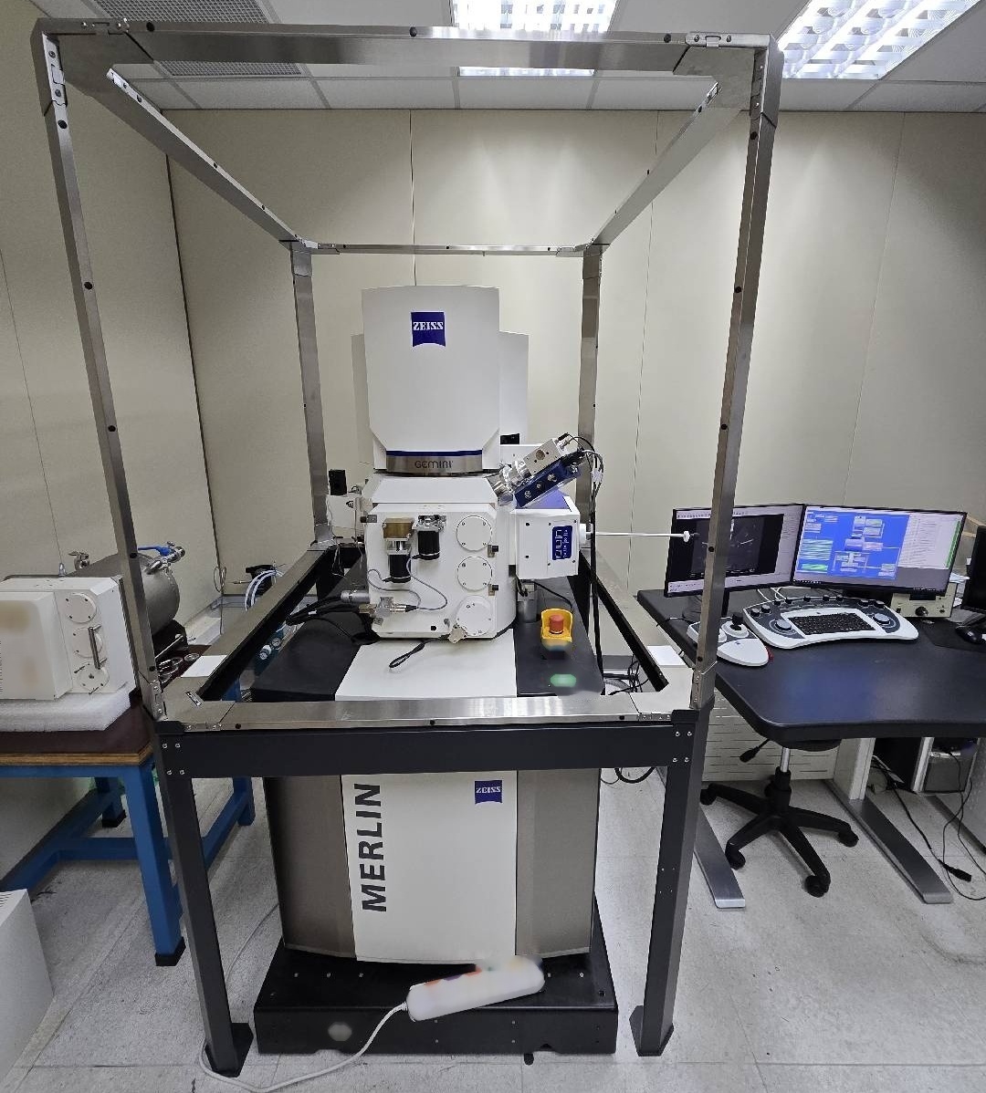 Photo Utilisé ZEISS Merlin À vendre