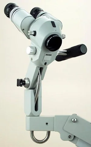 ZEISS OPMI 99 顕微鏡 はセール価格 #122756 で使用されています > CAE