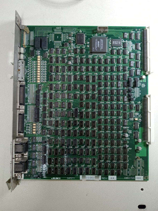 Foto Verwendet ZEVATECH / JUKI Lot of spare parts for 2030 Zum Verkauf